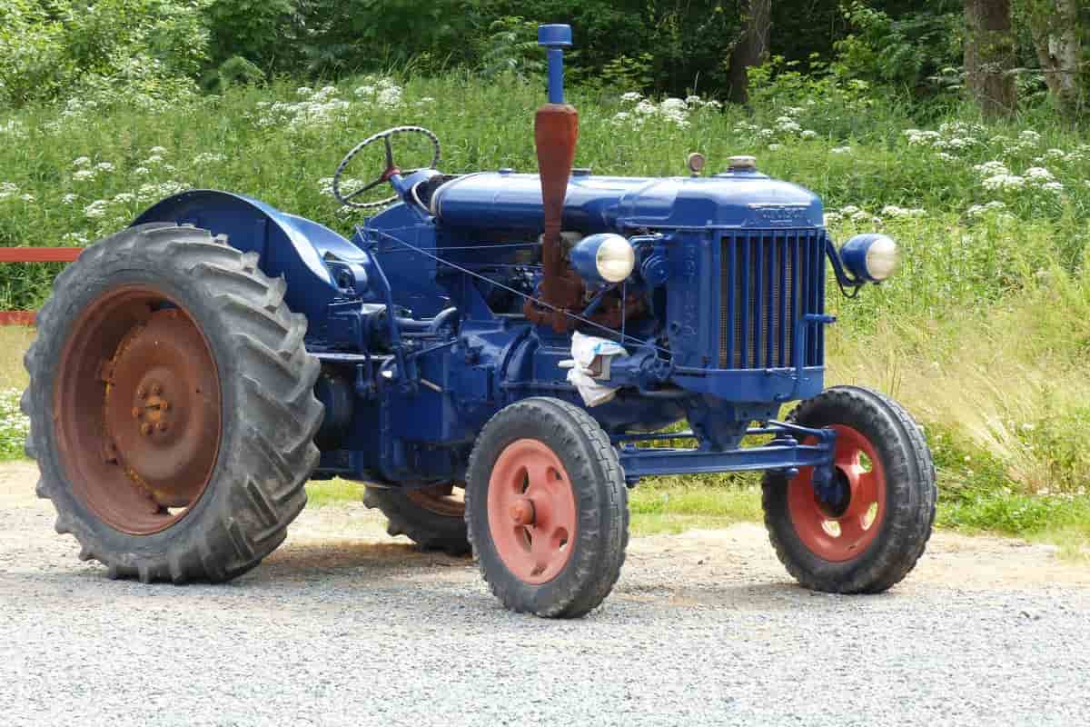  Front Wheel Assist Classic Tractors+ The purchase price 